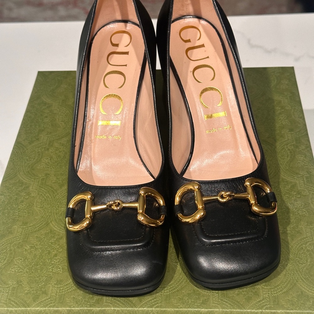 Gucci Horsebit Pump: Classic Black, like new!